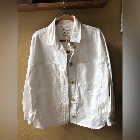 Stoosh Jackets & Blazers - Women’s White Stoosh Vintage denim Jacket
